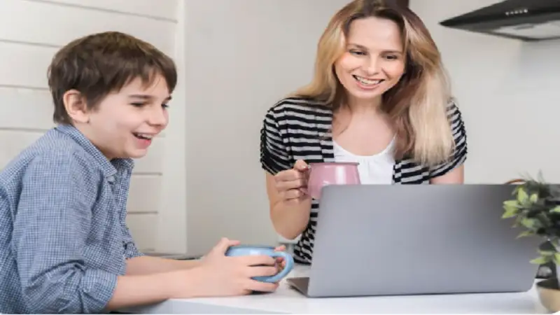 LookWhatMomFound Email: The Best Way To Reach Them